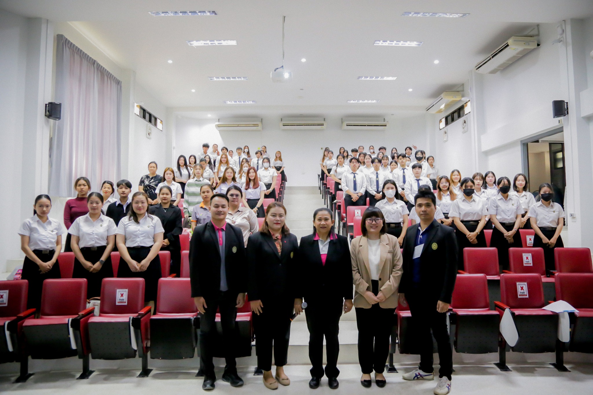 คณะบัญชี จัดการนำเสนอผลงานการวิจัยพัฒนาผลิตภัณฑ์ของนักศึกษาคณะบัญชี
