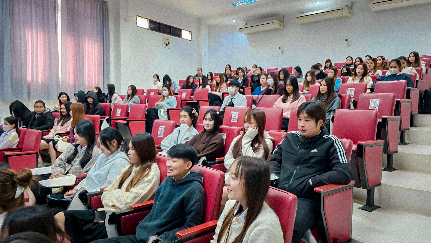 คณะบัญชี จัดกิจกรรมมอบรมให้ความรู้เพื่อ เพิ่มพูนศักยภาพและยกระดับความเป็นเลิศด้านภาษีอากร