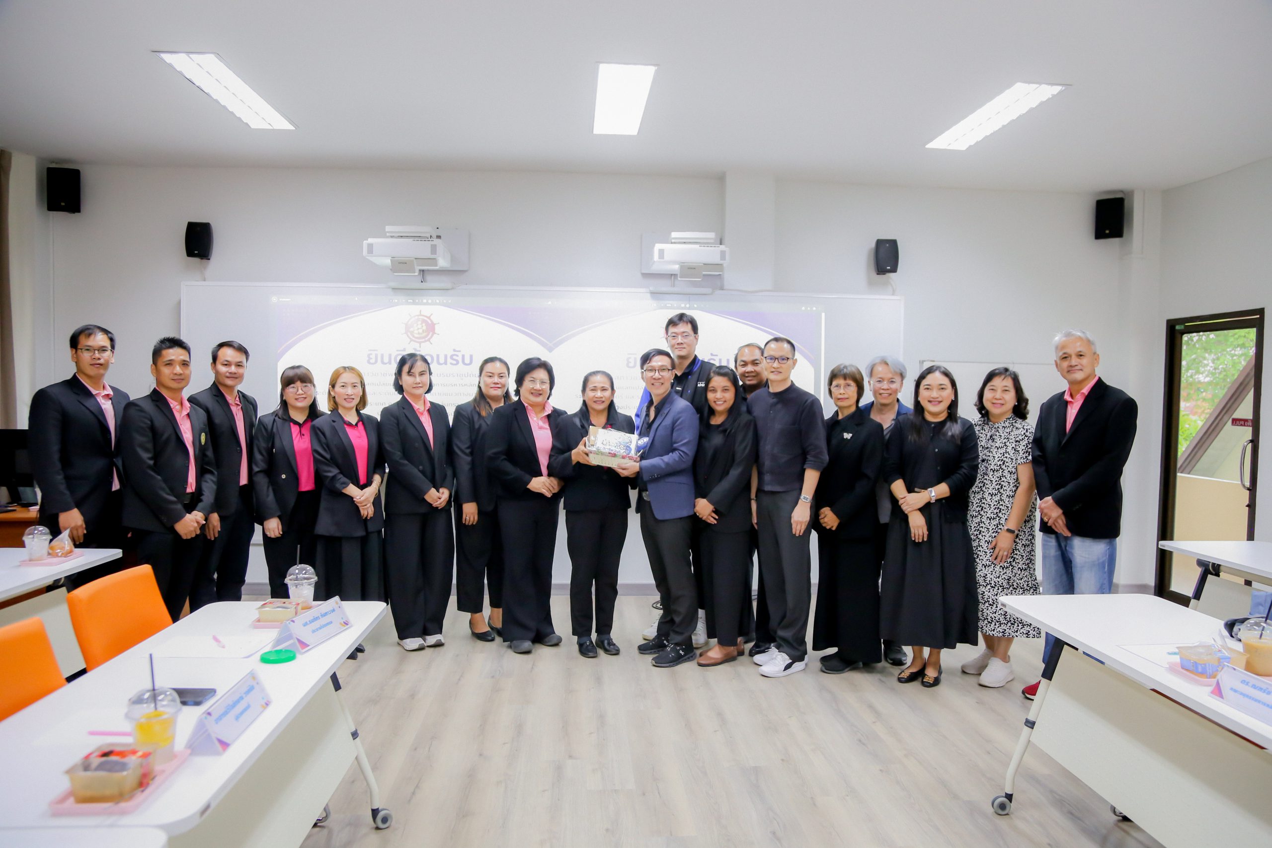 คณะบัญชี ต้อนรับคณะอนุกรรมการกลั่นกรองปริญญาหรือประกาศนียบัตรในวิชาการบัญชี สภาวิชาชีพบัญชี ในโอกาสเข้าศึกษาดูงานและแลกเปลี่ยนเรียนรู้การบริหารหลักสูตรตามมาตรฐานสากล